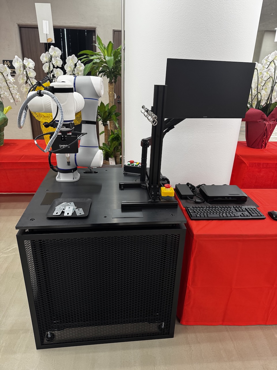 CR5 Cambrian 3Dビジョン ハンガーがけデモ